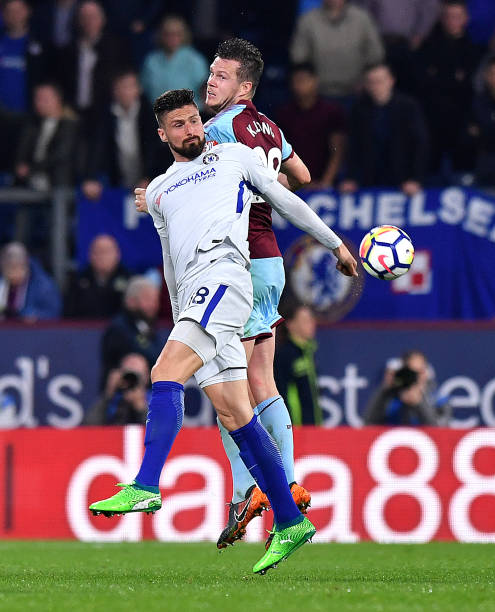 与耐克签约 与耐克签约