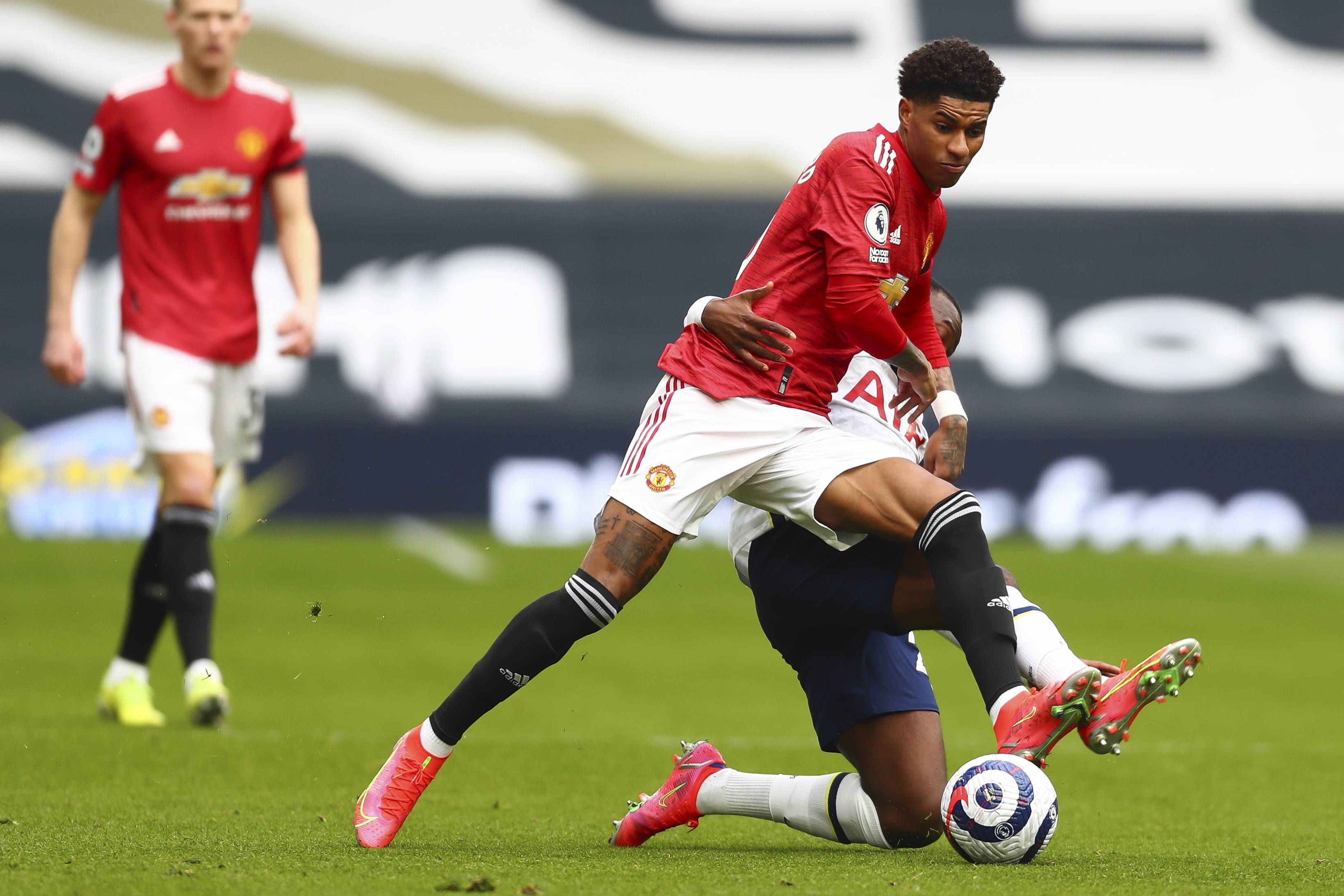 吊射破门 吊射破门